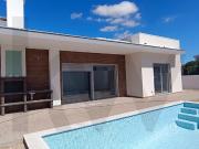 Moradia térrea geminada T4 com piscina e garagem,, em...