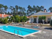 Moradia térrea, individual T4 com piscina e jacuzzi,...