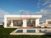 Moradia Térrea Moderna com 3 Quartos, Piscina e Garagem...