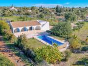 Moradia Térrea Moderna com Piscina