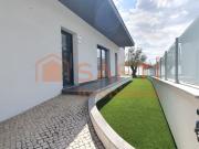 Moradia T4 Terrea moderna com garagem em Leiria
