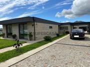 Moradia térrea, no centro da Vila