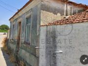 Moradia Térrea para Recuperar com 2.250m² de Terreno...