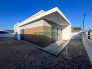 Moradia térrea, T3 + 1 com 2 suítes em Pinhal General...