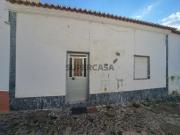 Moradia Térrea T3 com Quintal localizada no Centro...