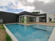 Moradia térrea T3 isolada, de construção nova, situada...