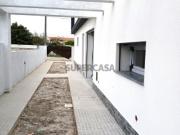 Moradia Térrea T4 independente em Fernão Ferro