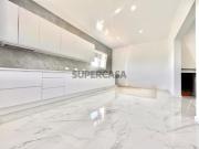 Moradia Totalmente Remodelada com Lote de 1500 m² Casal...