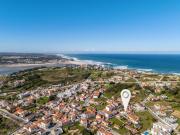 Moradia típica portuguesa no centro da Foz do Arelho