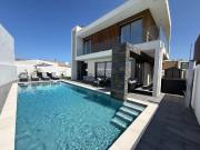 Moradia, Tornada e Salir do Porto