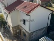 MORADIA TOTALMENTE REMODELADA EM LORIGA PERTO DA PRAIA...