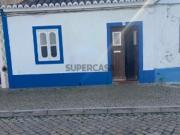 MORADIA TRADICIONAL DE DOIS QUARTOS MAIS PÁTIO EXTERIOR...