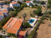 Moradia tradicional para recuperar em lote de grande...