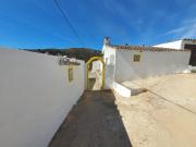 Moradia Tradicional T2 com anexo para venda no campo a... Moradia Tradicional T2 com anexo para venda no campo a...