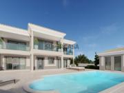 Moradia Tradicional T4, com garagem e piscina Inserida...