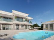 Moradia Tradicional T4, com garagem e piscina Inserida...