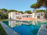 Moradia tri familiar no coração da Quinta da Marinha sul