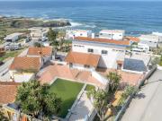 Moradia Única com Piscina, Vista Mar Frontal e Terreno...