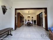 Moradia unifamiliar com 2 pisos, quintal, garagem, e terrao