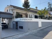 Moradia unifamiliar com jardim, garagem e anexos |...