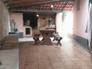 Moradia Unifamiliar de 2 pisos com logradouro