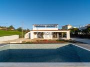 Moradia Unifamiliar com 4 Suites, Piscina na Corte...