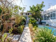 Moradia usada T4, em terreno de 460 m2 na Aroeira