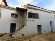 Moradia V2 com terreno em Lebução