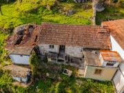 Moradia V2 para restauro em Abragão, Penafiel