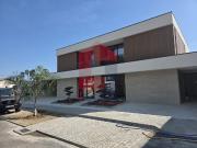 Moradia V3+1 com Piscina, Turiz