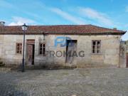 Moradia V3 com muito potencial para Recuperar em São...