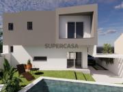 Moradia V3 com Piscina em Trajouce