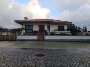 Moradia V3 de Quatro Frentes com Piscina Lavra, a poucos...