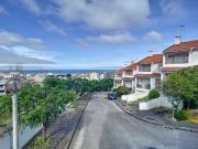 Moradia V3 inserida em condomínio fechado com excelentes...