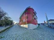 Moradia V3 localizada na aldeia de Contins