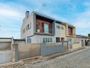 Moradia V3 no Mindelo Conforto, espaço e eficiência num...