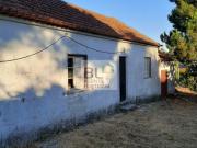 Moradia V3 para remodelação na Vila Nova da Caparica