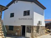 Moradia V3 remodelada, localizada na Freguesia de São...