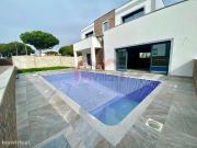 Moradia V3 semi geminada com piscina e garagem Albufeira