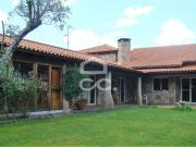 Moradia V4+1 com piscina e terreno envolvente com uma...