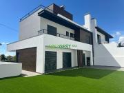 Moradia V4+1 no Casal Novo, Caneças