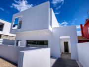 Moradia V4 à venda em Lagos Torraltinha, Santa Maria,...