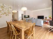 Moradia V4 com Apartamento T1 Anexo, Totalmente...