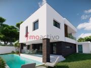 Moradia V4 com garagem e piscina em Palhais, Charneca de...