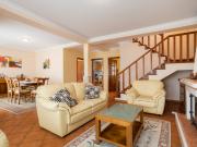 Moradia V4 com garagem junto à Praia de Santa Cruz