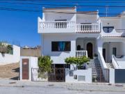 Moradia V4 com garagem na rua da escola de Hoteleira