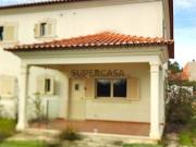 Moradia V4 com jardim e churrasqueira em lote de 920 m²...