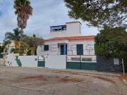 Moradia V4 com piscina, cave, parqueamento, lote de 1100m2