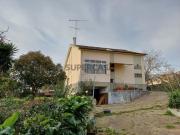 Moradia V5 com terreno urbano numa Localização...