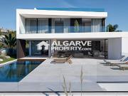 Moradia V4 de estilo contemporâneo junto à praia e à...